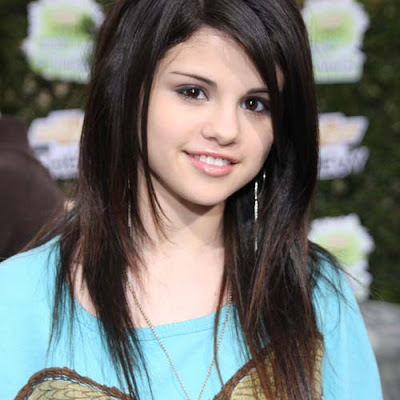 selena gomez short haircut straight. Selena Gomez#39;s side undo Curly
