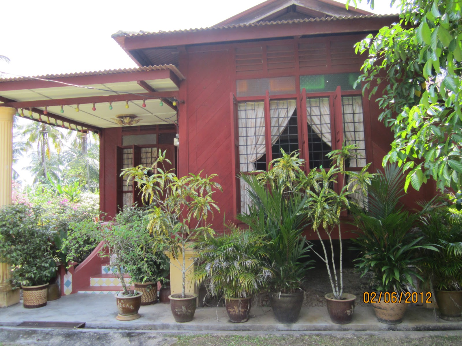 Gambar Rumah Kampung Yang Cantik  Desainrumahid.com