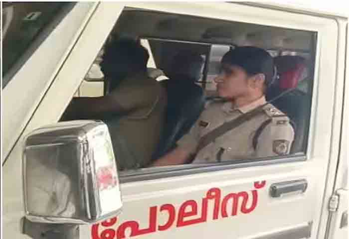 News,Kerala,State,Thrissur,Complaint,attack,Custody,Police,Crime,Case,Arrested,Local-News, Thrissur: Woman arrested for assaulting police officers in front of court