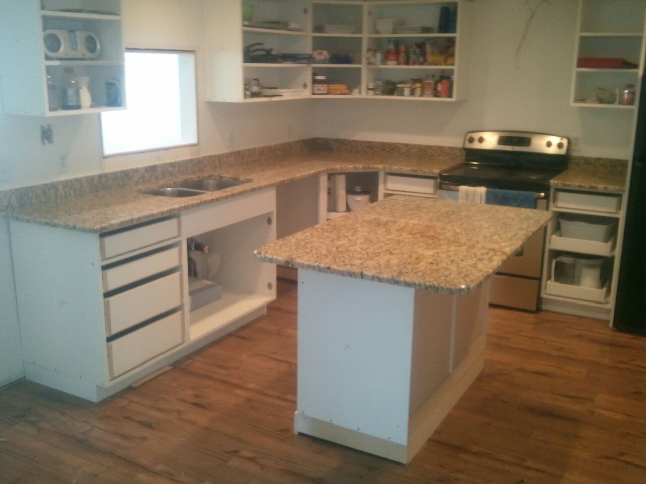 Stone Solutions Granite: Simple Yet Sleek Kitchen