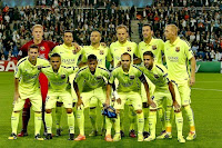 F. C. BARCELONA - Barcelona, España - Temporada 2014-15 - Ter Stegen, Pedro, Mascherano, Rakitic, Busquets y Mathieu; Messi, Alves, Neymar, Iniesta y Jordi Alba - PARIS St. GERMAIN 3 (David Luiz, Verratti y Matuidi), F. C. BARCELONA 2 (Messi y Neymar) - 30/09/2014 - UEFA Champions League, fase de grupos - París, Francia, estadio el Parque de los Príncipes