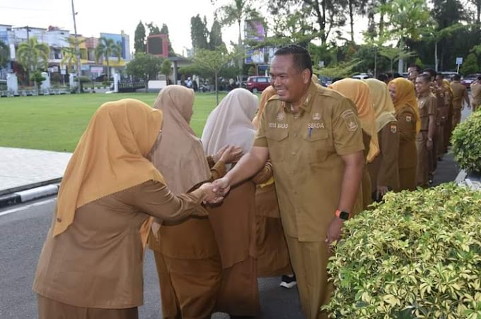 Hari Pertama Kerja Pasca Lebaran Sekdako Pariaman Yota Balad Ajak ASN Untuk Selalu Jaga Kekompakan