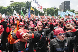 Thousands Rally in Indonesian Cities Against Fuel Price Hike at the Weekend