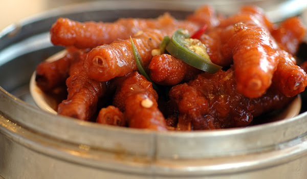 Oriental chicken feet Sharp and thin chicken feet are a common delicacy in 