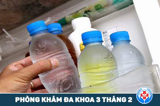 Uống nước từ chai nhựa khi mang thai có thể gây tổn hại cho bé của bạn