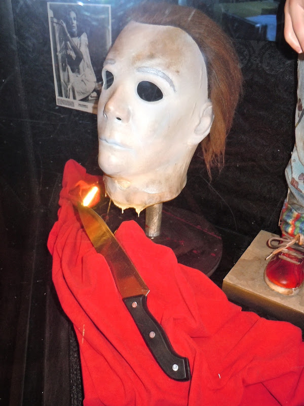 Michael Myers Halloween mask and knife prop