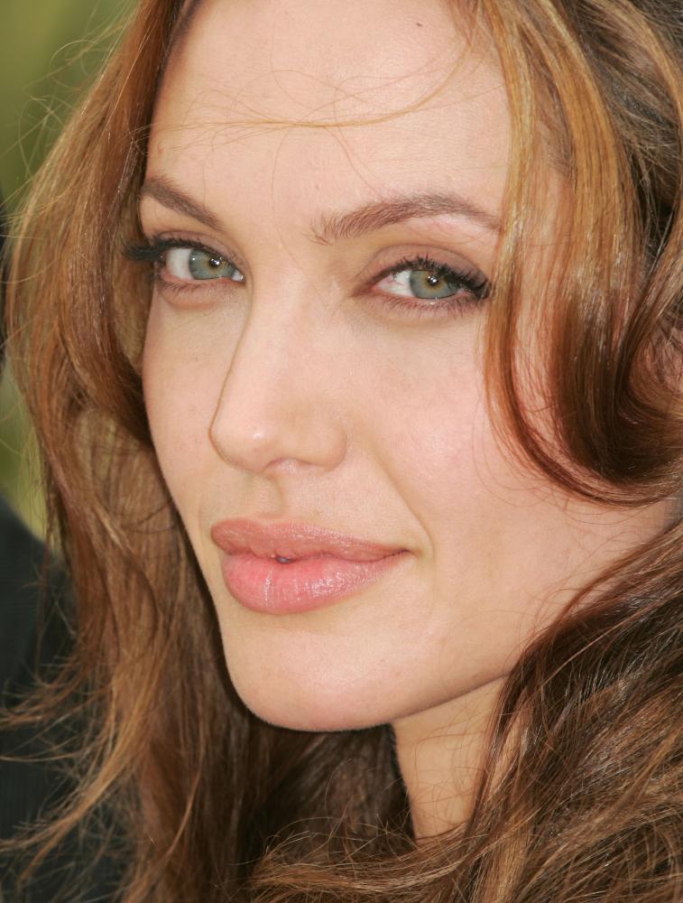 Ok let's start with a controversial thesis Angelina Jolie is gorgeous