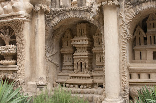 “The ideal Palace of the postman Cheval”. “Идеальный дворец почтальона Шеваля”. 