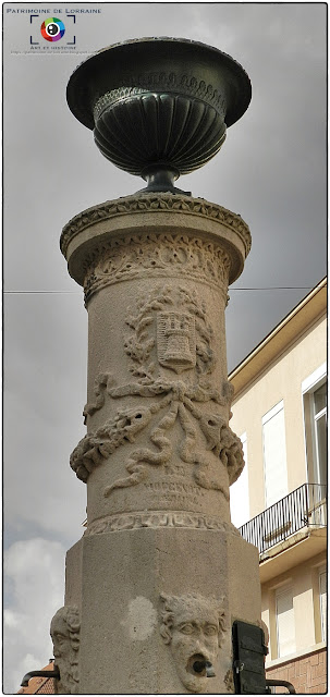 CHATEL-SUR-MOSELLE (88) - Fontaine (1850)