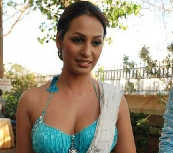 kashmira shah in sareeblouse hot photoshoot