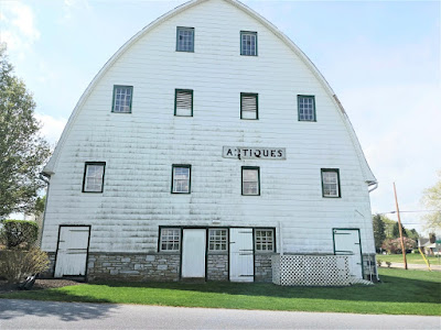 Crossroads Antique Mall in Hershey Pennsylvania