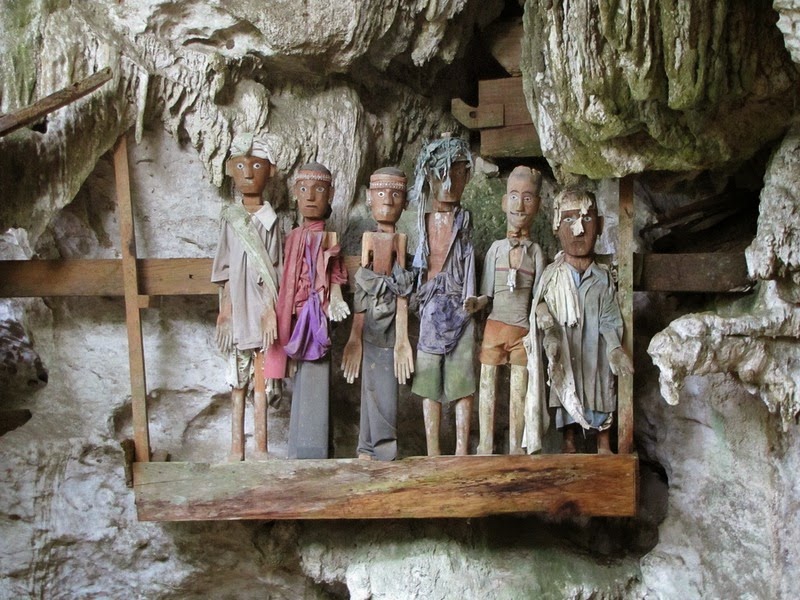 tana-toraja-burials-9