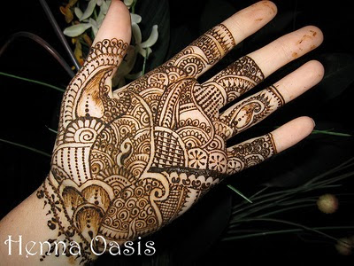 Beautiful Arabic Mehndi design like a floral mehndi design