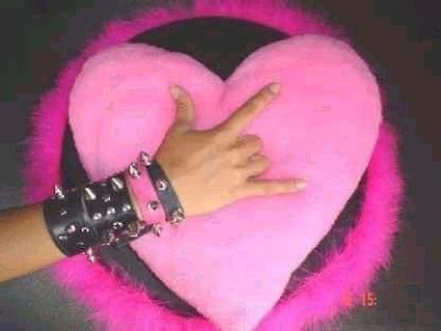 Emo Hearts And Love. emo love heart pictures. emo