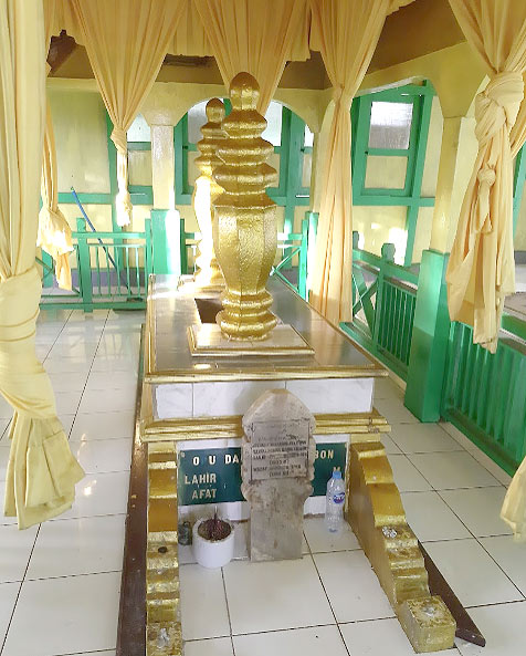 Makam Opu Daeng Manambon, Jejak Sejarah Kerajaan Maja Pahit