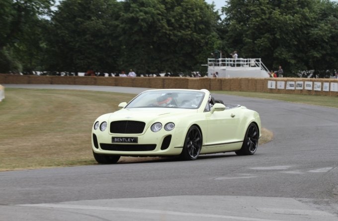 This weekend was submitted to a new convertible Bentley Continental 