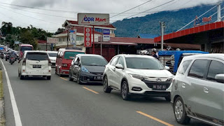 Lalu lintas di Padang Panjang Padat Merayap