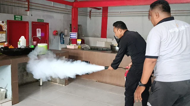 Bersama Damkar BP Batam, Lapas Batam Gelar Simulasi Kebakaran
