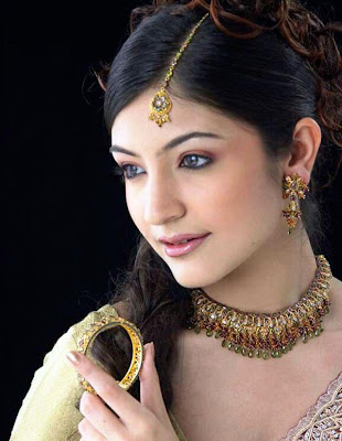 Bikini Girl Anushka Sharma on Anushka Sharma   Desktop Wallpapers Adda