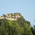  Το κάστρο της Δέσπως Μπότσαρη στέκει ερειπωμένο πάνω από το δρόμο Ηγουμενίτσας - Πρέβεζας