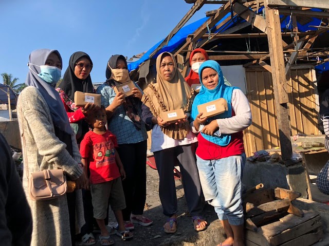 Aksi Operasi Makan Gratis (OMG) Relawan ACT-MRI Lampung Selatan Pasca Kebakaran Pasar Bakauheni