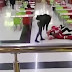 (Video) 2 Santa Claus bertumbuk di mall & salah seorang menjerit 'Ini kawasan aku!'