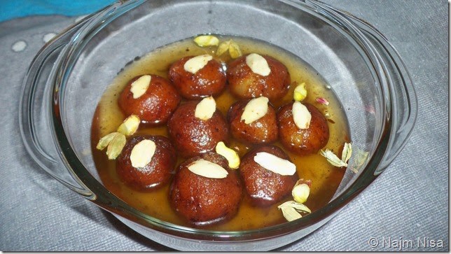 Gulab jamuns