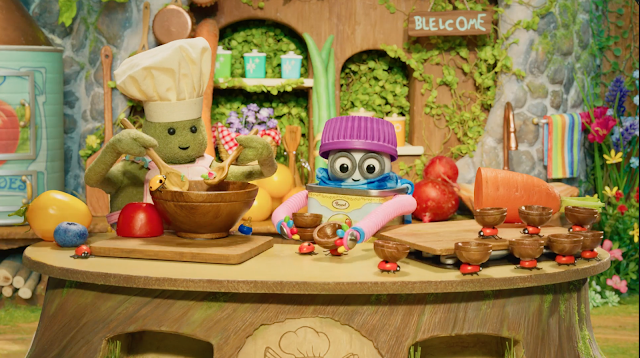 A still from 'The Tiny Chef Show' episode 'Rainbow Salad'