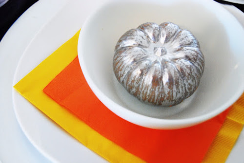 metallic pumpkin place settings