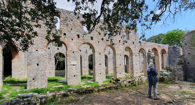 Photo 7/43 - Les belles ruines de la basili...