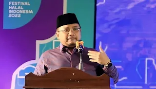 The Minister of Religion is confident that Indonesia can become the world's number one producer of halal products  Halal concerns three things, namely, suppliers, requests, and supporters. Well, in this case, one of the supporters is BPJPH Jakarta (ANTARA) - Minister of Religion Yaqut Cholil Qoumas is confident that Indonesia can certify 10 million halal products and become the number one producer of halal products in the world by 2024.  "This is a challenge for the BPJPH (Halal Product Assurance Organizing Agency) to make it happen. The 2024 target is this will be achieved. Thus, the halal industry ecosystem will develop well for economic growth in Indonesia," said Minister of Religion Yaqut in Jakarta, Thursday.  Yaqut said that the achievements that have been achieved by BPJPH must be increased and encouraged by digital transformation. Digital transformation will help achieve the target of 10 million halal-certified products by 2024.  BPJPH also, he said, must be able to innovate and analyze the obstacles that could hinder the achievement of these targets.  "Halal concerns three things, namely, suppliers, demand, and supporters. Well, in this case, one of the supporters is BPJPH," said Yaqut  Halal certified or an average of almost 300 thousand halal certified products per year  "We are exerting various efforts to improve halal certification achievements. This is done to achieve the goal of Indonesia becoming the number one producer of halal products in the world by 2024," he said.  Aqil explained that the holding of the Indonesian Halal Festival which will take place from 14 to 16 December 2022 at the Jakarta Hajj Dormitory aims to increase awareness of halal-certified products and increase these achievements.  There are various activities that take place at the festival, such as registration for a free halal certificate (Sehati), launch of a halal laboratory consortium, halal Indonesia Award 2022, halal talkshow, to exhibitions of halal products.