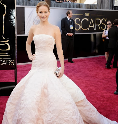 Jennifer Lawrence con vestido blanco en Los Oscar 2013 