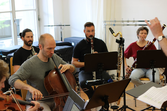 Ensemble Proton Bern in rehearsal (Photo Samuel Andreyev)
