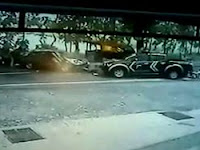 Terekam CCTV, Ini Video Detik-detik Kecelakaan Antara Mobil Polisi Vs Sedan di Pati