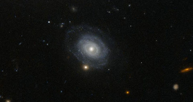 mcg+01-02-015-galaksi-paling-terpencil-di-alam-semesta-informasi-astronomi