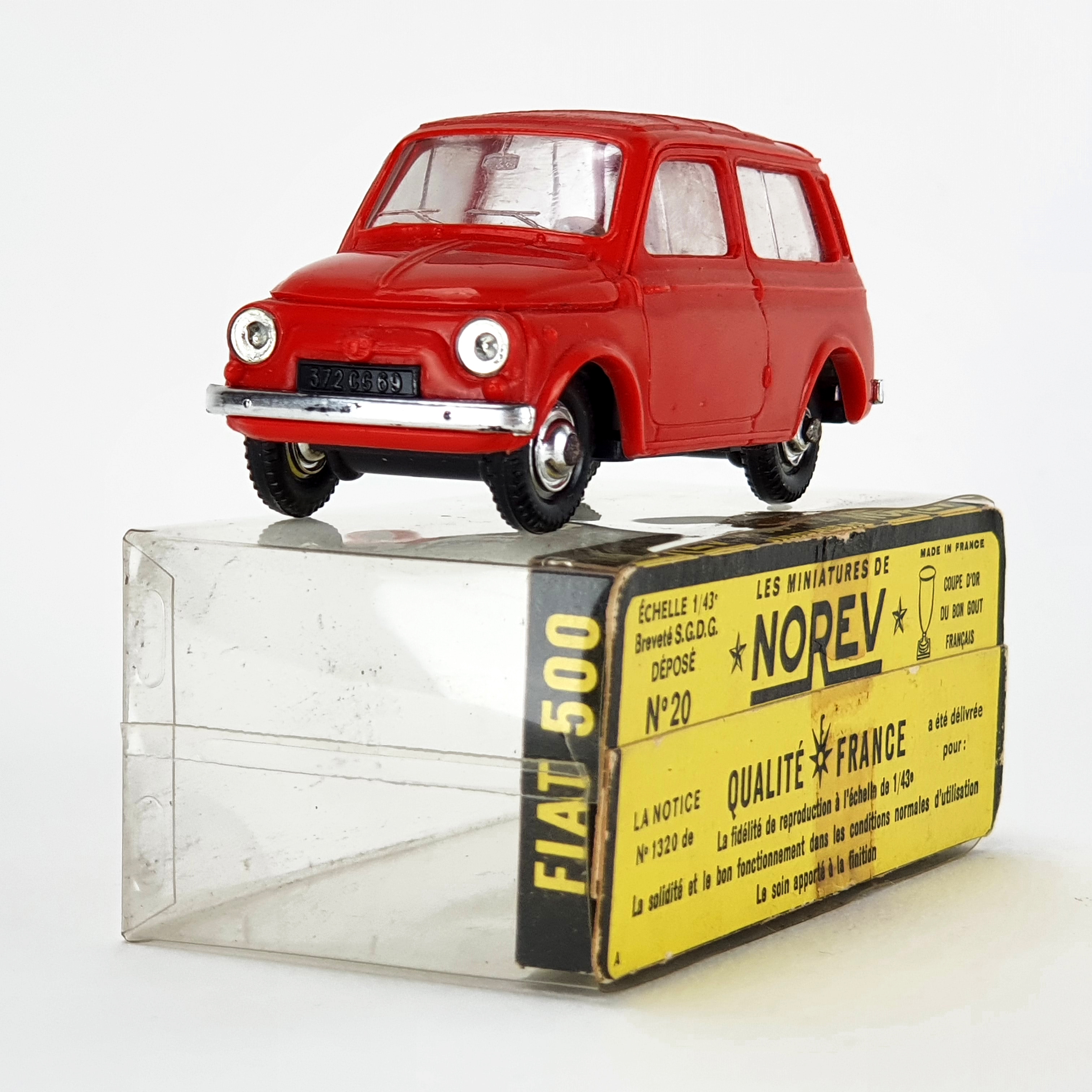 ② FIAT 500 rouge toit ouvrant version 1/43e — Voitures miniatures