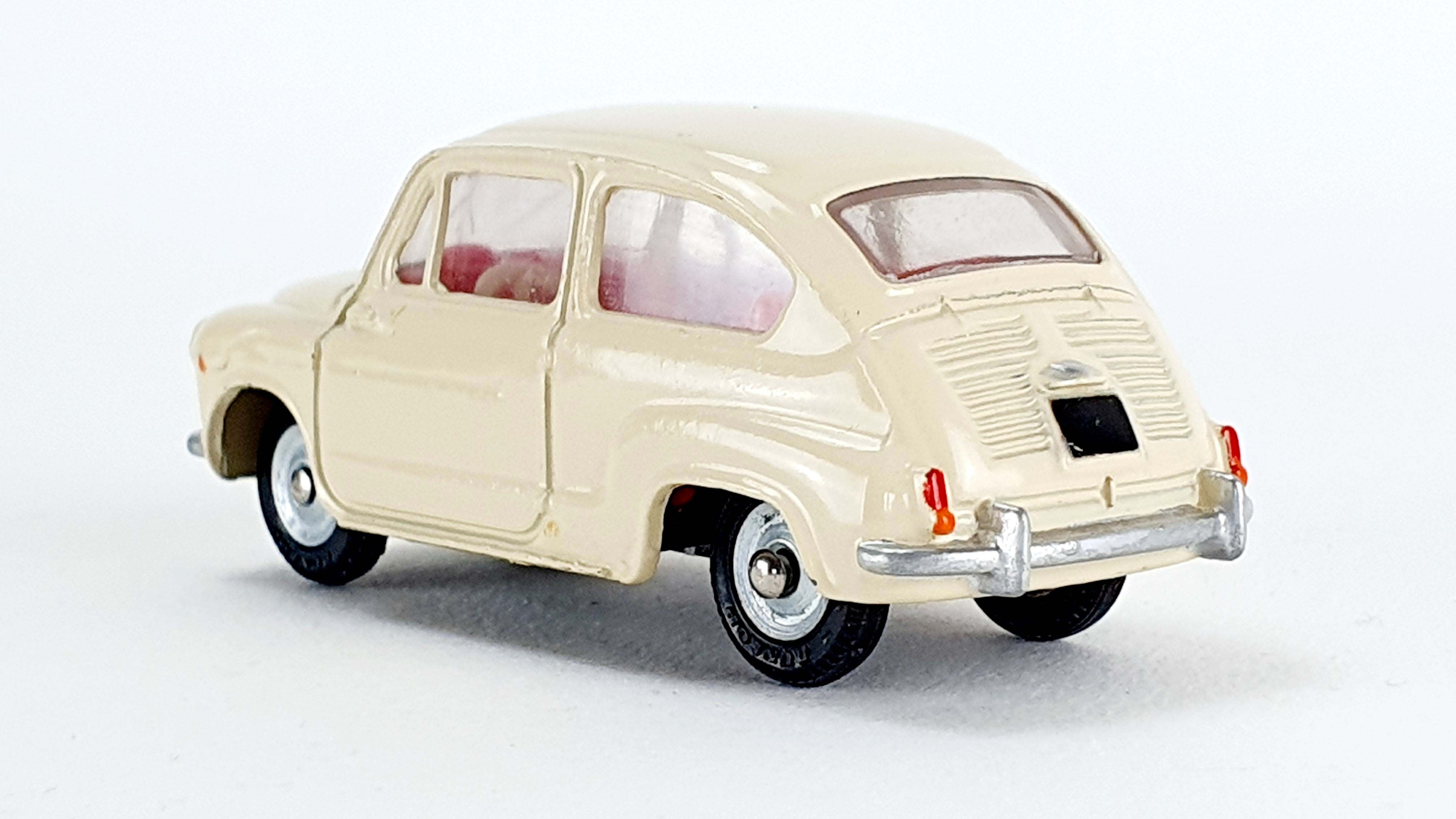 AU JOUET PARISIEN: Dinky Toys France 520 Fiat 600 D