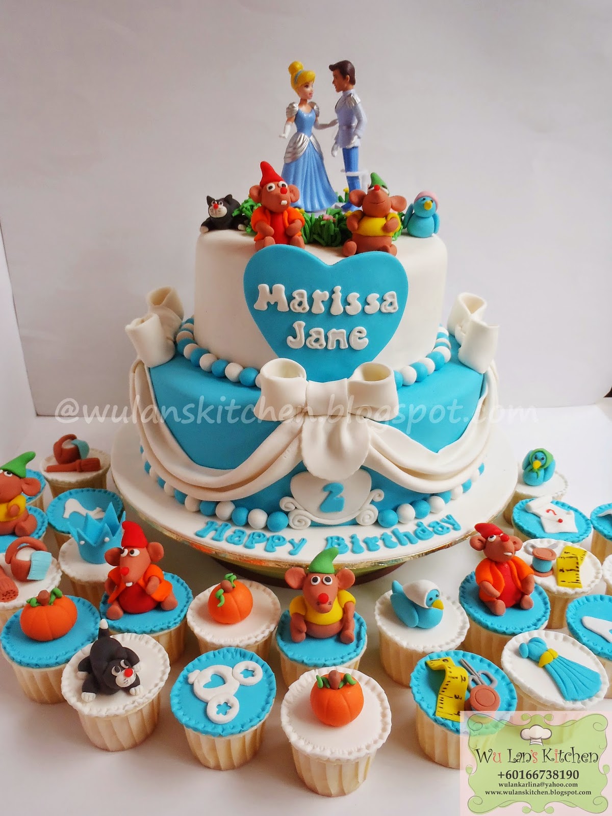 Wu Lan's Kitchen: Cinderella themed cake and cupcakes