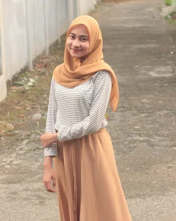 Hijabers cantik Ririn Putri Anjani