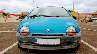 face of a renault twingo one