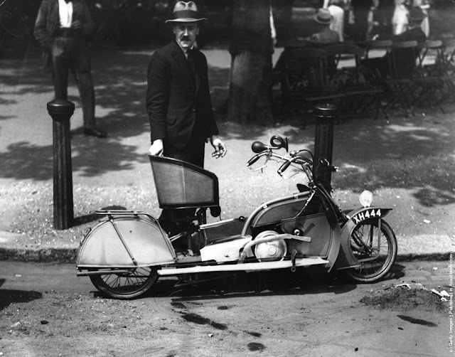 custom Motorcycle _ 1921_ vintage_ motorcycles http://hydro-carbons.blogspot.com/search/label/vintagetransport