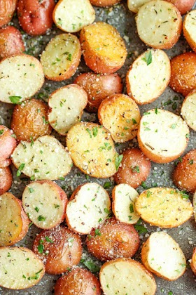 #Recipe : Garlic Parmesan Roasted Potatoes