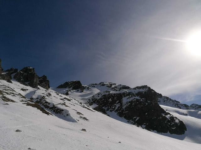 Alta Val Sarentino, vicino a Malga Tramin. Abbiamo avuto segnalazioni di manto nevoso irregolare, in parte duro, in parte leggermente inumidito. (Foto: Elena Conte, 04.03.2023)