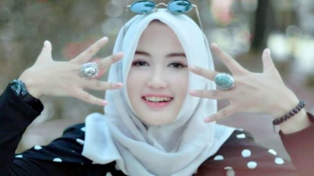 Wanita Cantik