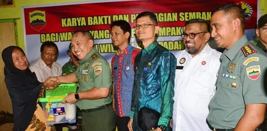 Danrem 032/Wirabraja Serahkan Bantuan Bagi Korban Banjir Alai Parak Kopi