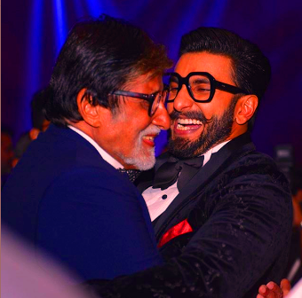 amitabh bachchan in award ceremony