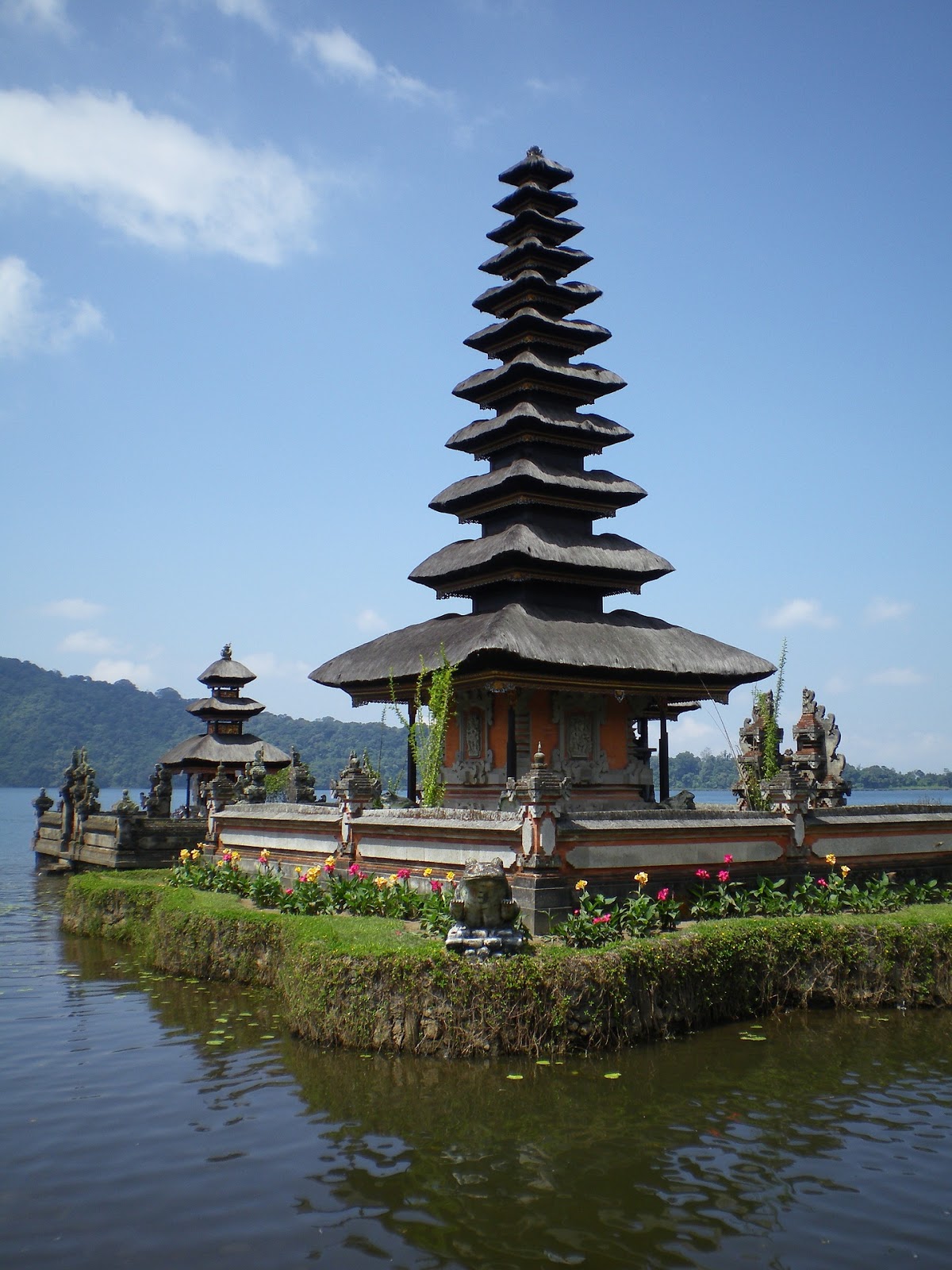 5 Pura  di  Bali  Tempat Wisata Selain Pantai yang Wajib 