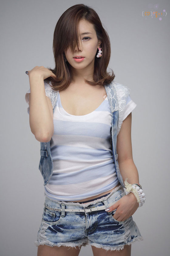 Kim Ha Yul with Casual Summer Wear