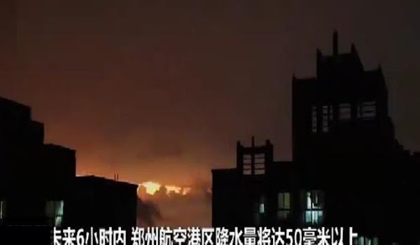 El día se convirtió en noche al instante con nubes oscuras que abruman la ciudad en China