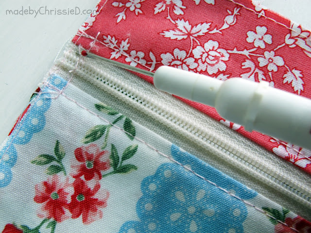 Double Zipper Pouch/Pencil Case Tute by Chris Dodsley @madebyChrissieD.com